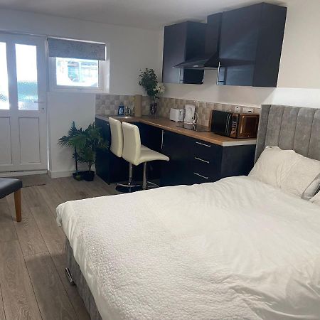 Brand New Studio Apartment With Beautiful Kitchen-Close To Liverpool City Centre ภายนอก รูปภาพ