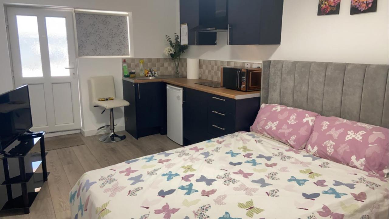 Brand New Studio Apartment With Beautiful Kitchen-Close To Liverpool City Centre ภายนอก รูปภาพ